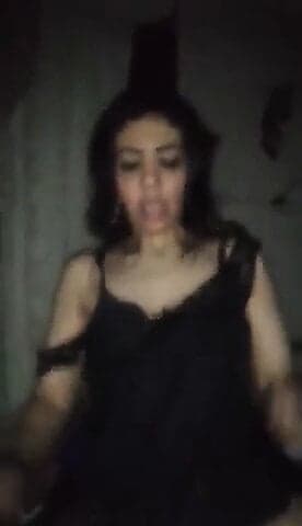 تحت رجلك يا مولاتي انا ابن وسخه –  سكس مصري